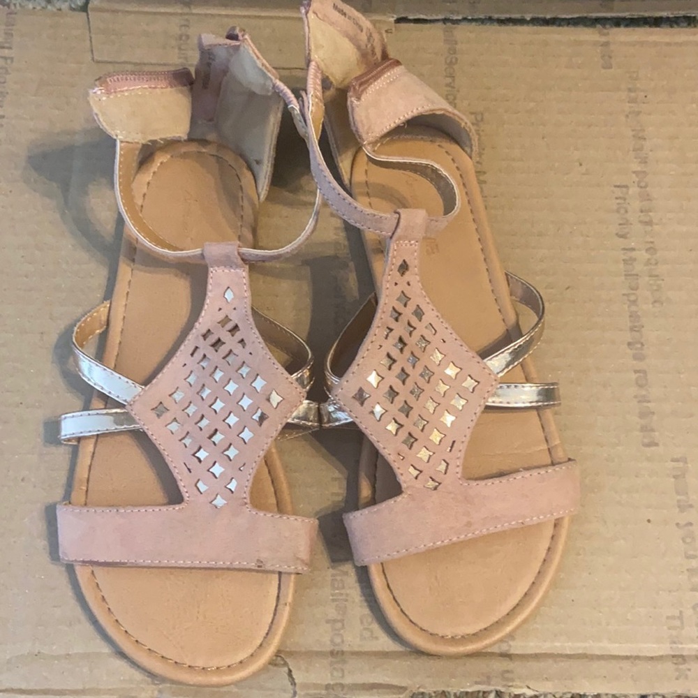 Girls sandals